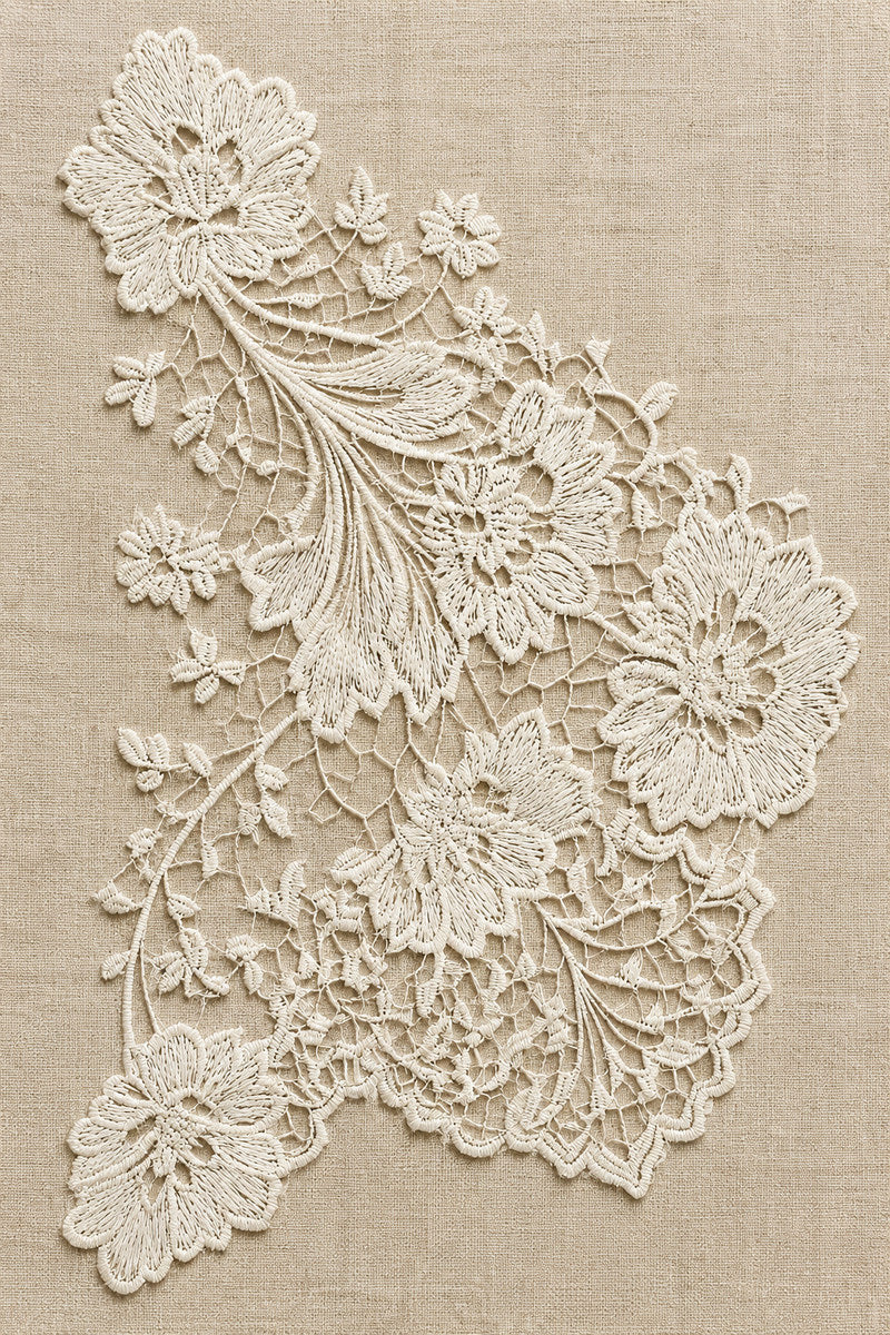 La Broderie Blanche Corner 1 from Lace Embroidery & Broderie Designs Book 1, a digital embroidery design reference for machine embroidery designs, embroidery patterns and corner embroidery.